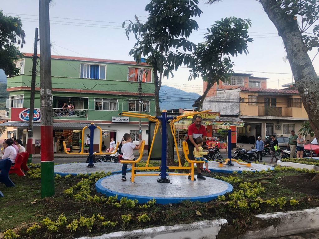 Entrega un nuevo parque Biosaludable en el Barrio Gaitan parte Alta
