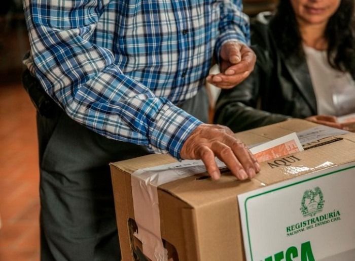 Se agita debate respecto a incompatibilidades e inhabilidades