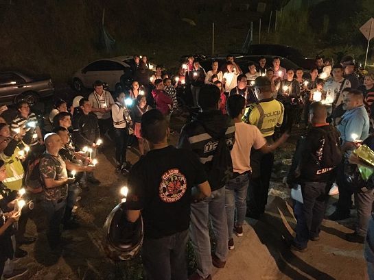 Ciudadanos oran por quienes se han suicidado desde el puente de la Variante de Ibagué