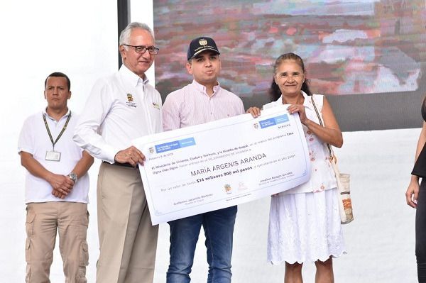 MinVivienda y Alcaldía invierten $20.000 millones para mejorar 2.000 viviendas en Ibagué