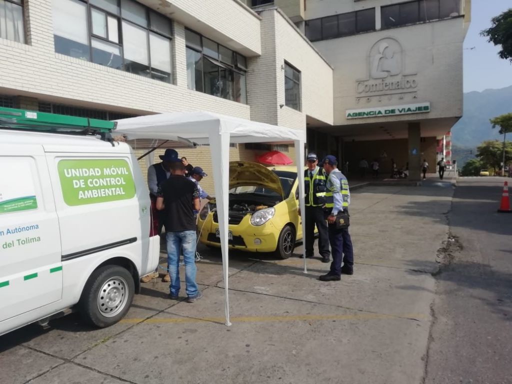 Van 10 vehículos inmovilizados por circular en el día sin carro y sin moto