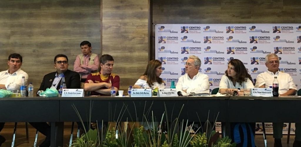 Uribe no pudo poner ‘orden en la casa’