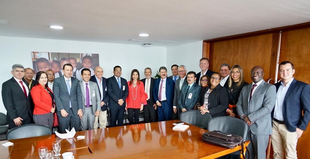 Alcaldes exigen soluciones por retrasos en obras de Jornada única