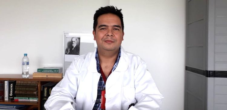 "No hay conciencia frente las personas mayores": Geriatra Mauricio Salazar