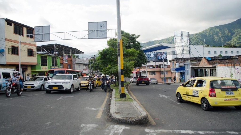 Mejora el flujo vehicular en la Avenida Guabinal de Ibagué
