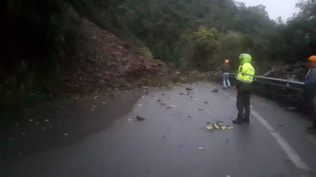 Cerrada la vía Fresno - Manizales por derrumbes