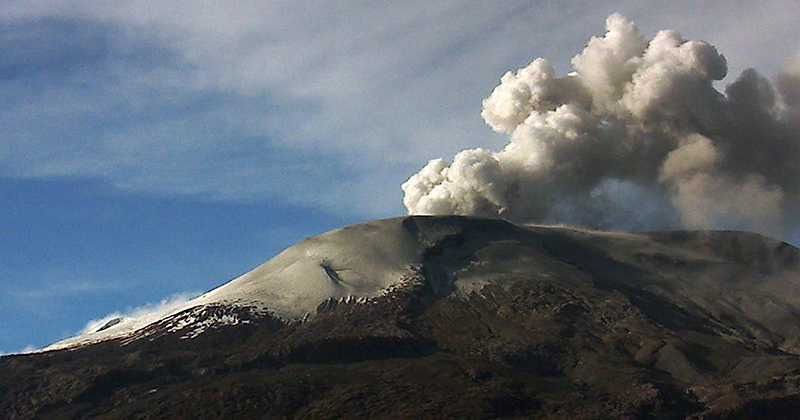 Cambios en los vientos aledaños al Nevado del Ruiz, generarán emisiones de ceniza en municipios del norte