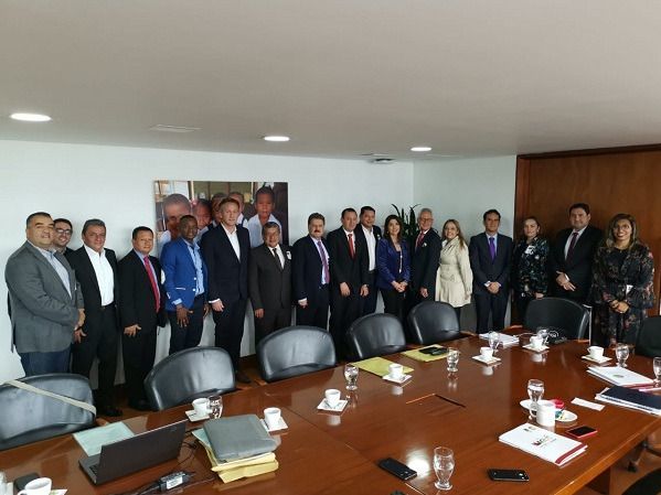 Alcaldes del país, solicitaron intervención de Contraloría por demoras en obras de Jornada Única