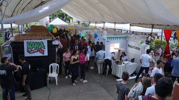 Amor por la región: mensaje que domina en la Feria de Emprendimiento Unibagué