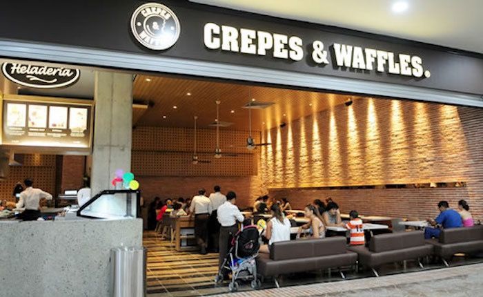 La puja de los tres centros comerciales por Crepes & Waffles