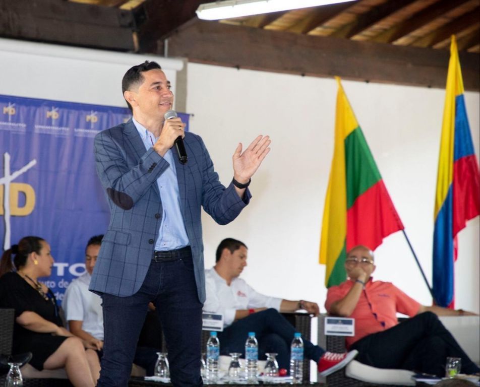 Andrés Hurtado gana la encuesta del Partido Conservador