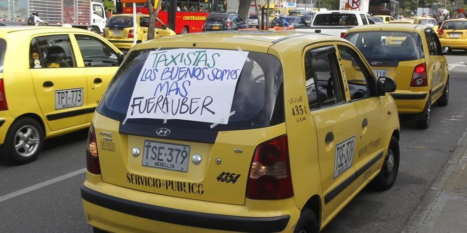 Taxistas que retengan a usuarios y conductores de Uber podrían ser acusados de secuestro