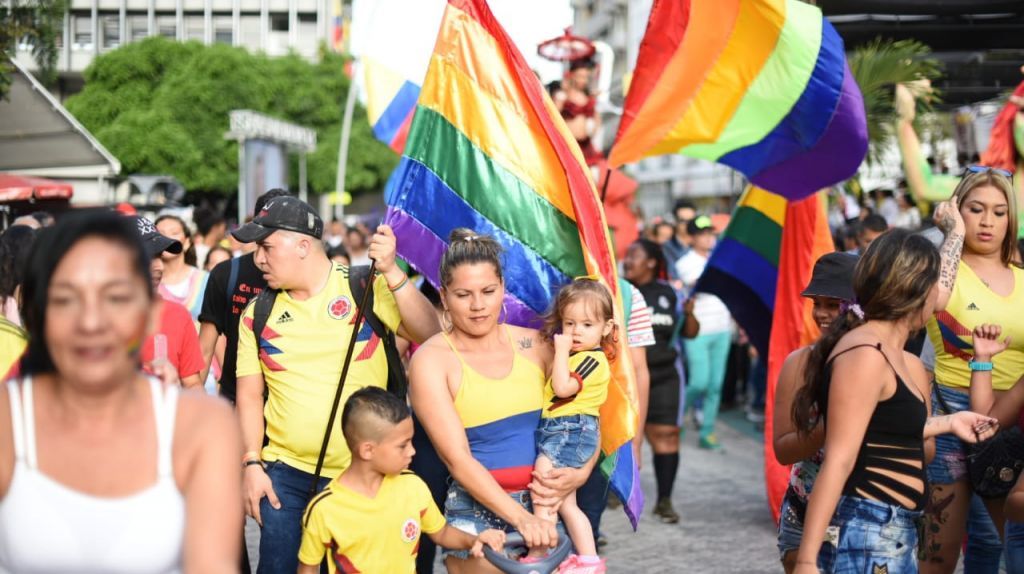 En el Día Internacional del Orgullo LGBT 2.000 personas marcharon en Ibagué