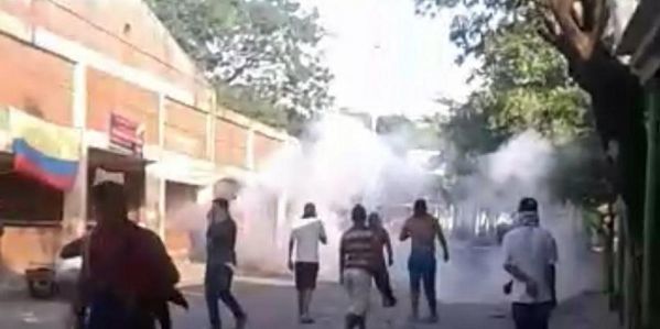 Toque de queda en Natagaima tras graves disturbios por desalojo de la galería