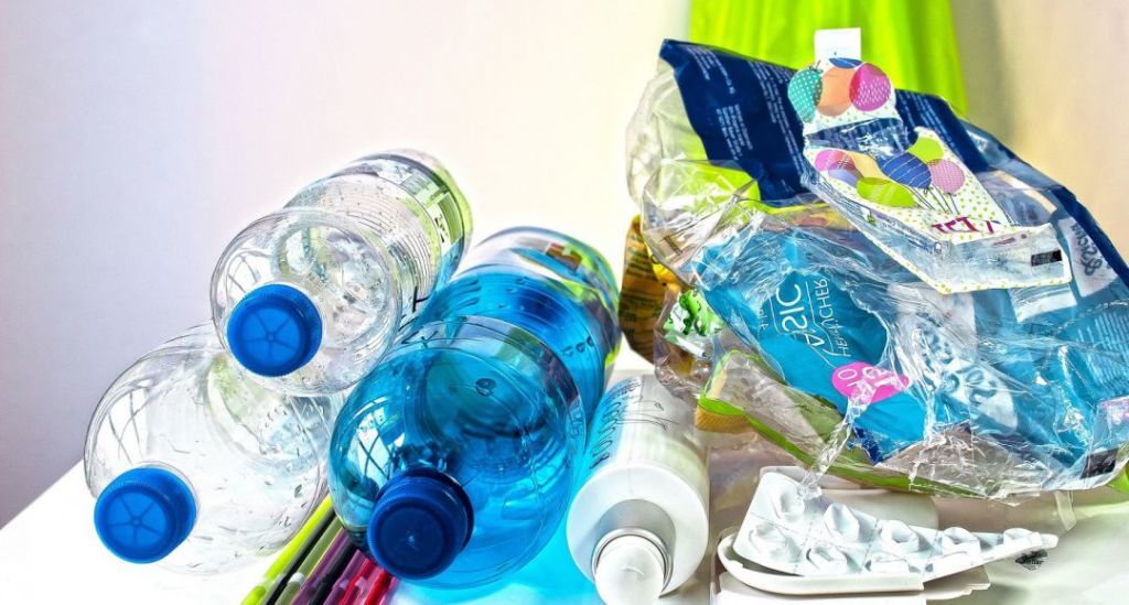 Prohibir los plásticos de un solo uso, la apuesta de Colombia para el 2030