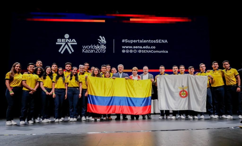 Iván Duque entregó el Pabellón Nacional a la delegación WorldSkills Colombia