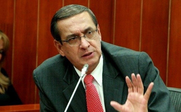 Senador Santos se recupera en clínica de Ibagué