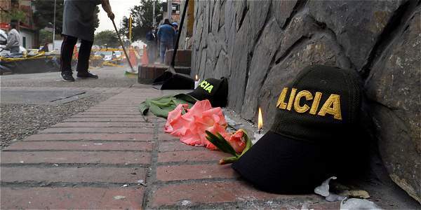 Declaran con muerte cerebral a Policía herido por petardo en Bogotá
