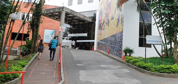 Drama de un médico que soportó cinco horas para que atendieran a su hijo en la clínica Calambeo