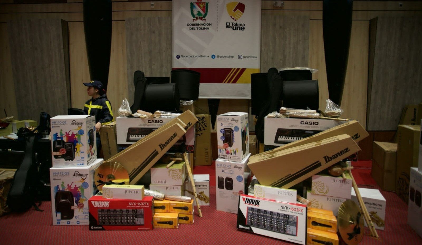 Inició entrega de instrumentos a músicos del Tolima