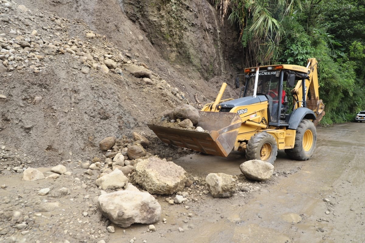Emergencia en la vía al Cañón del Combeima es atendida por las autoridades