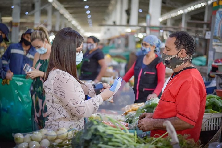 Alcaldía entrega elementos de protección a vendedores de las plazas de mercado