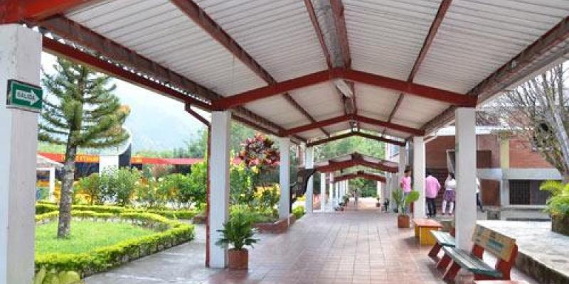 Salvar el colegio Leonidas Rubio, piden padres de familia