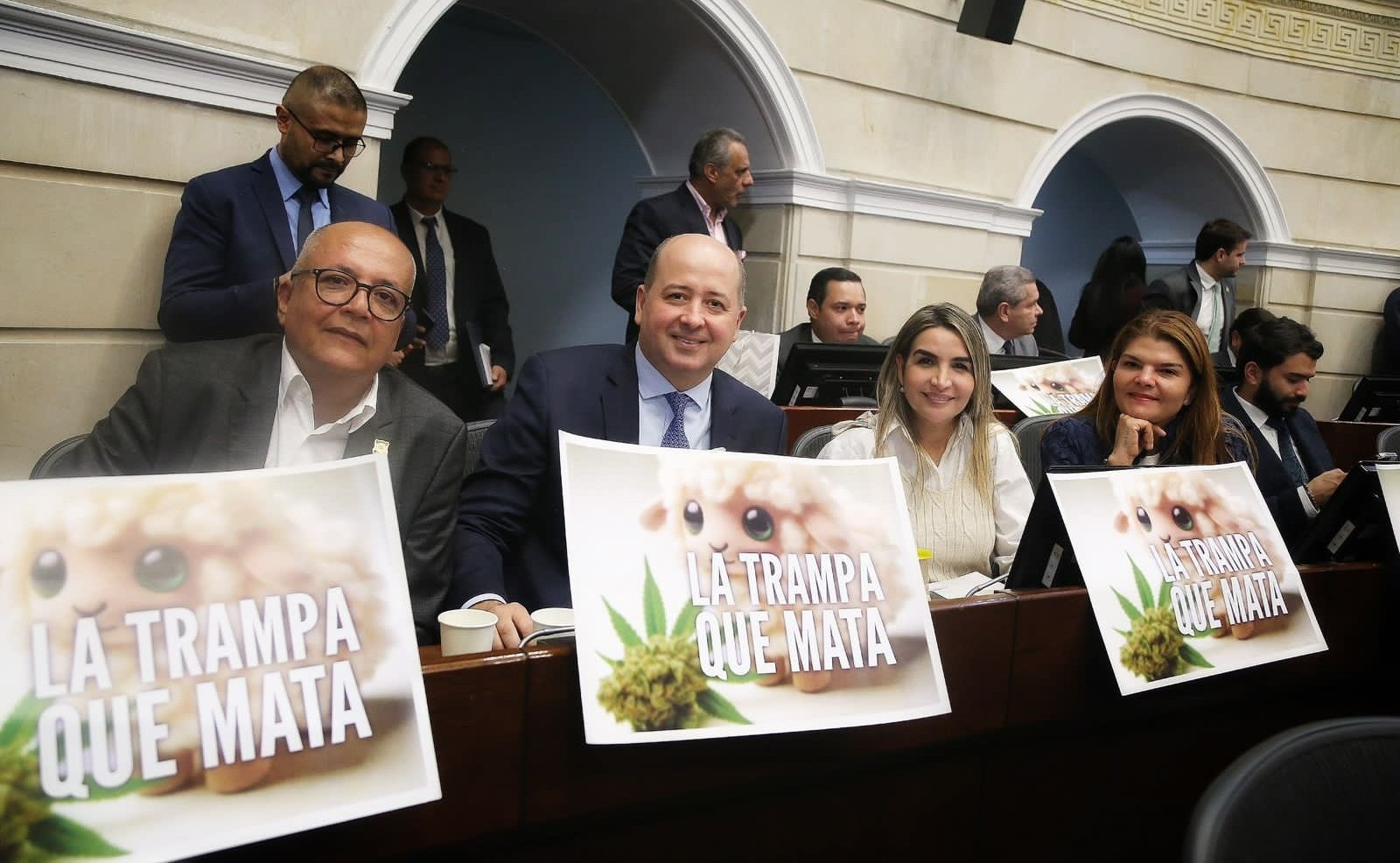 Los Barreto celebraron hundimiento de proyecto de cannabis de uso adulto