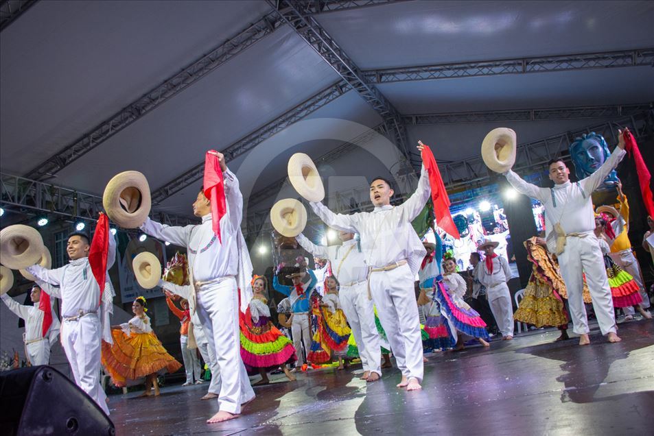 Los centros comerciales de Bogotá se vestirán del Festival Folclórico Colombiano
