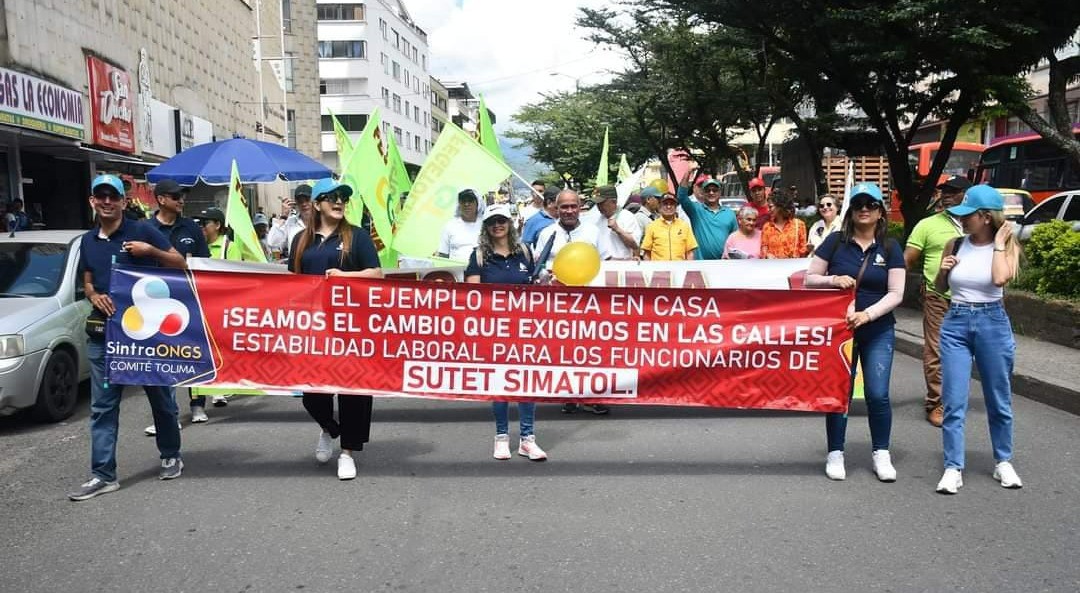 Marcha por el Día del Maestro en Ibagué