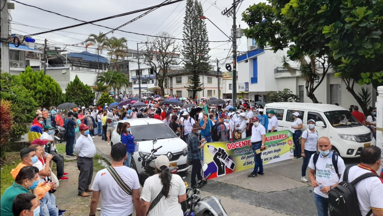 Más de 3.500 docentes y funcionarios de Ibagué siguen sin recibir el sueldo de octubre