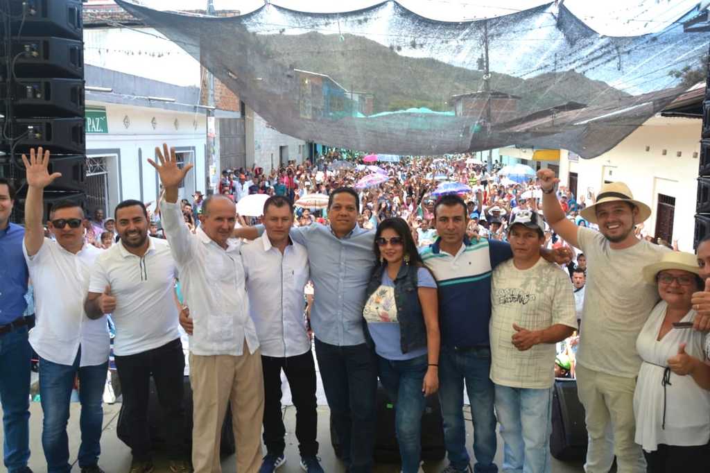 Inicia desbandada de candidatos de la U hacia Pinto