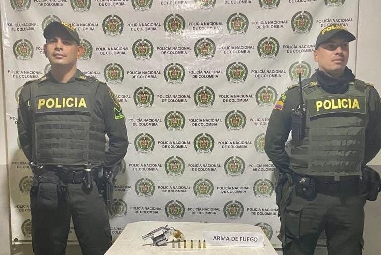 Menor de edad es aprehendido con arma de fuego en El Espinal