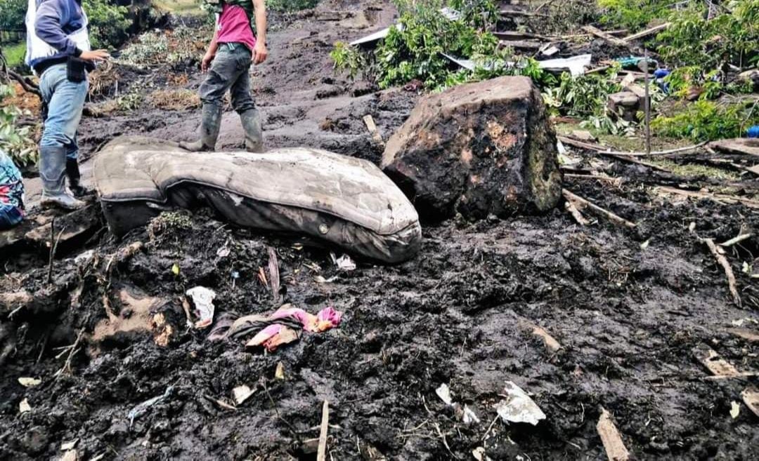 Mueren tres personas sepultadas por un alud de tierra en Cunday