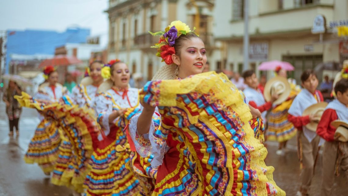 Municipios del Tolima recibirán 350 trajes típicos de la Dirección de Cultura