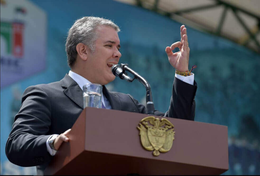 Gobierno cierra fronteras aéreas