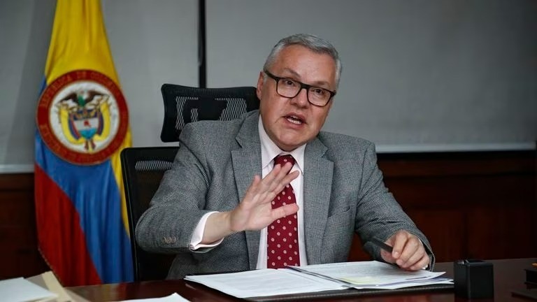 ¿Cómo fue posible que desaparecieran jóvenes y los registraran como criminales abatidos?: MinJusticia