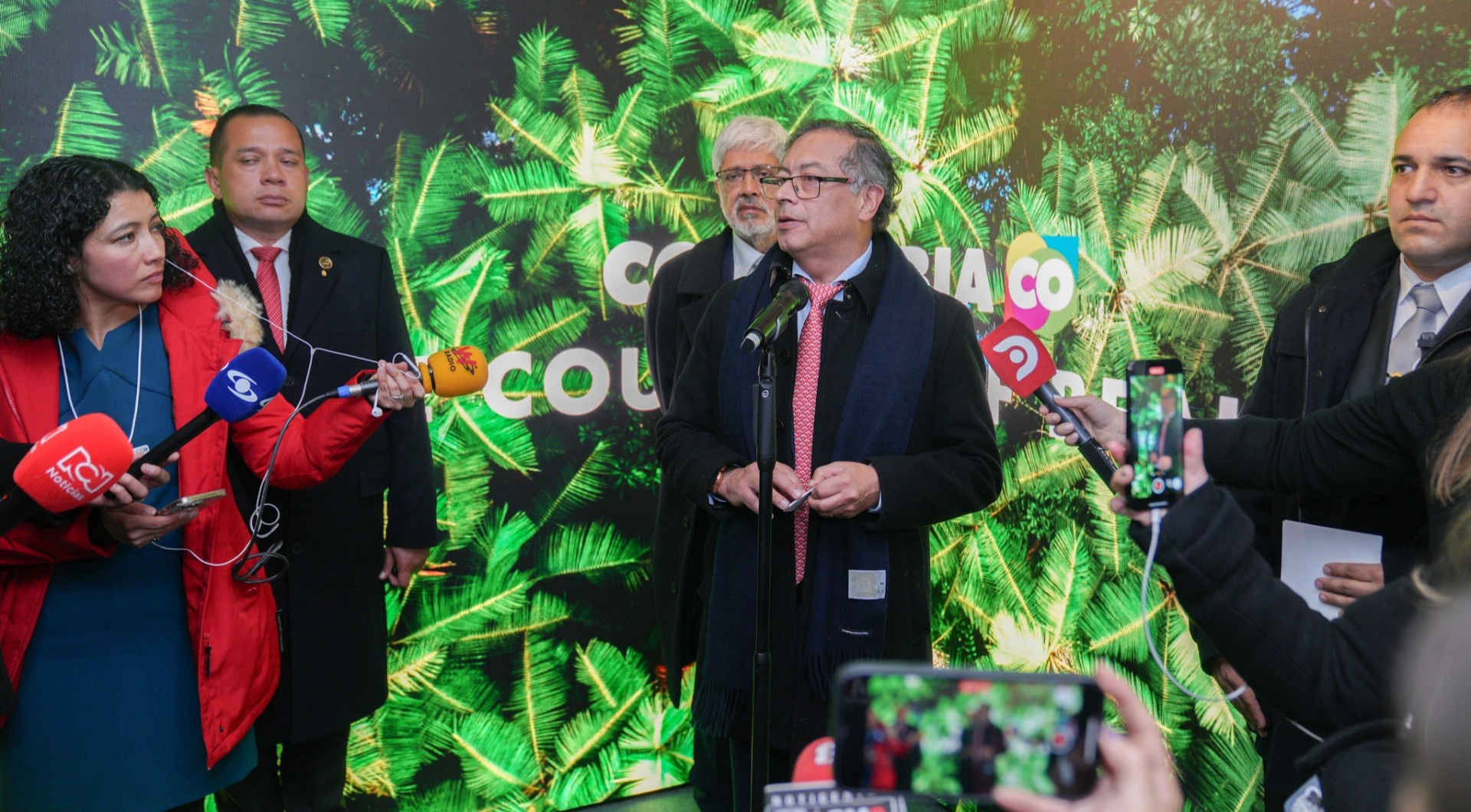 No se contratarán más exploraciones de petróleo, gas y carbón: presidente Petro