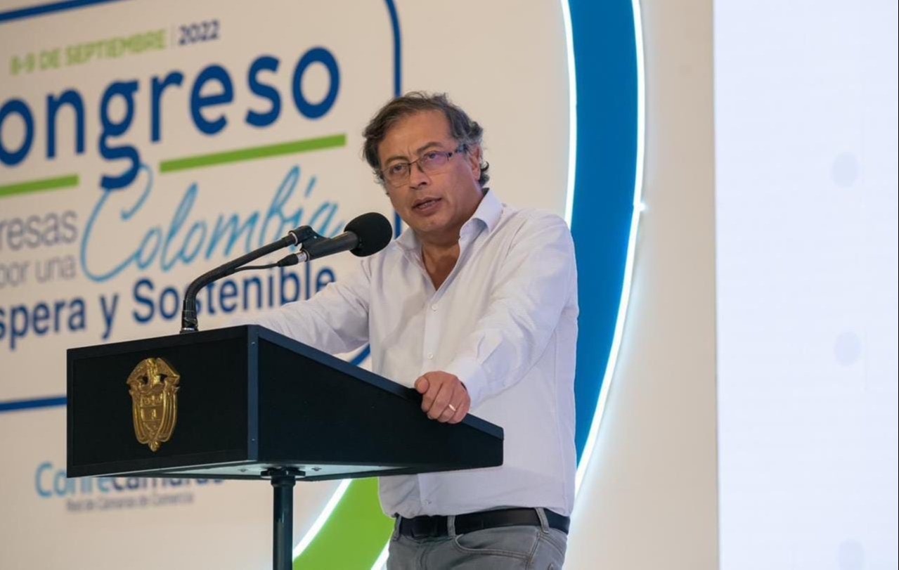 "No vamos a estatizar los servicios públicos": presidente Petro