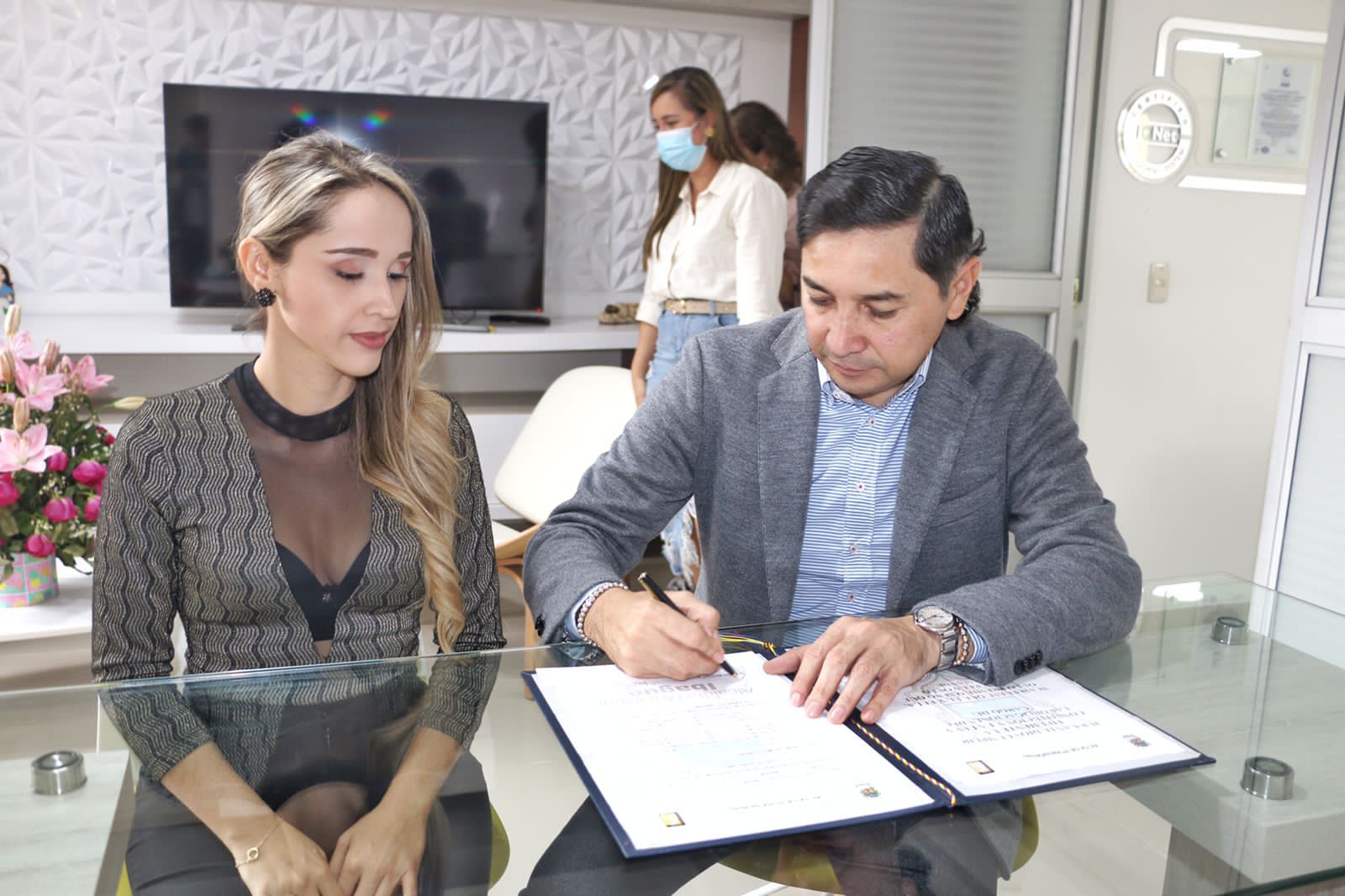 Nueva gerente de la USI recibe la entidad en quiebra
