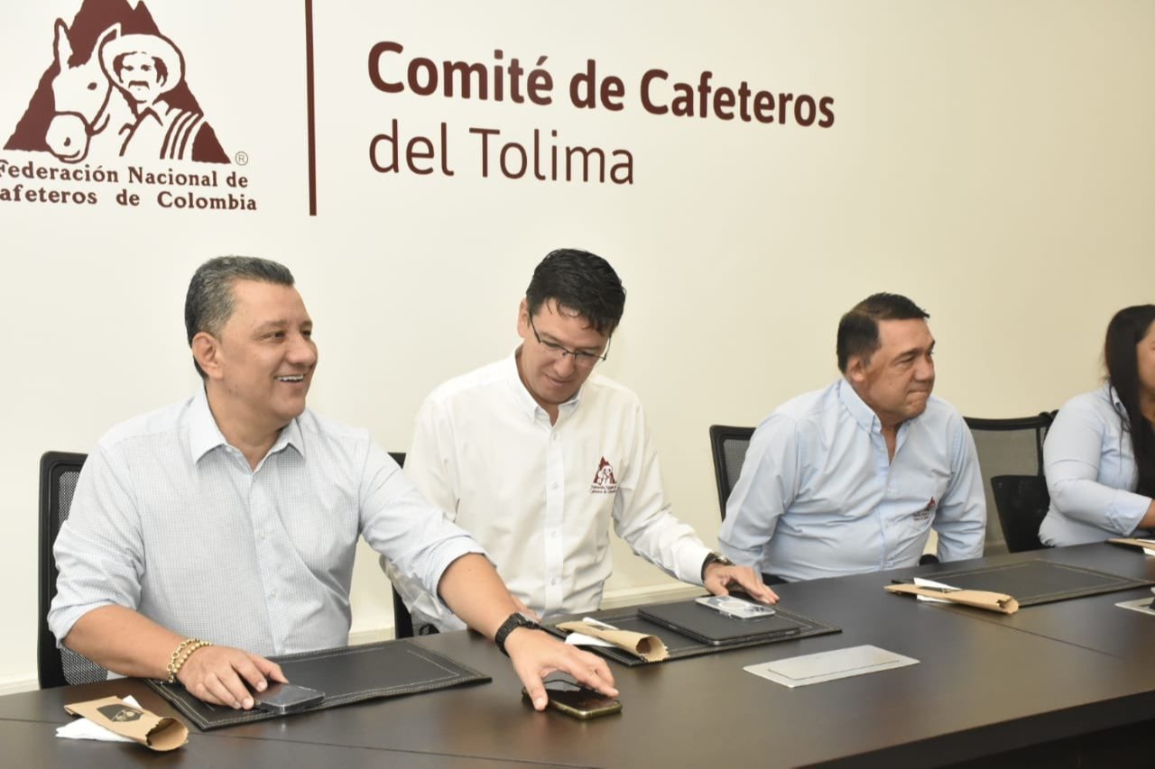 Anuncian inversión de $5.000 millones para subsidiar renovación de cafetales en el Tolima