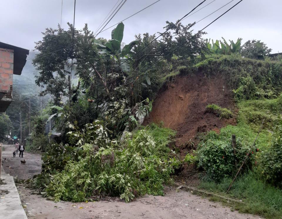 Organismos de socorro atienden emergencias por intensas lluvias en Ibagué