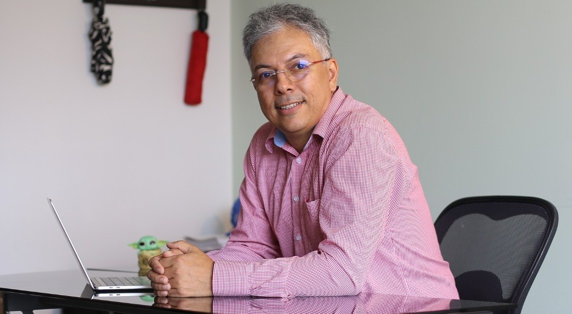 Oscar Viña Pardo lanza su libro Recuerda que Nada es Personal
