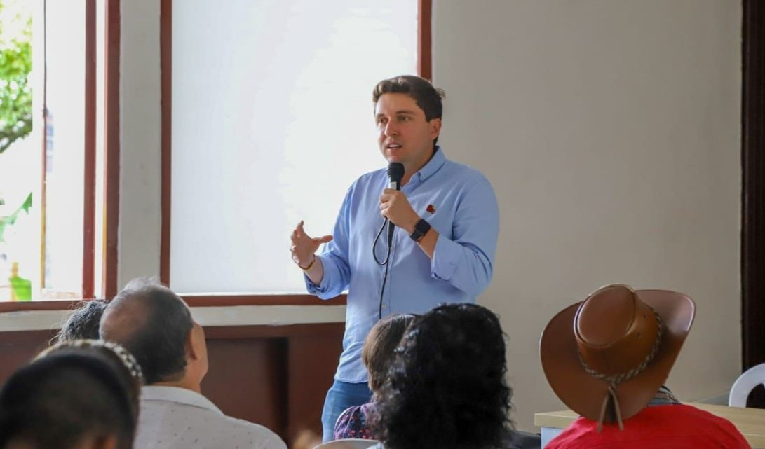 Paneles solares para rebajar costos de energía en sectores vulnerables de Ibagué, propone Hincapié