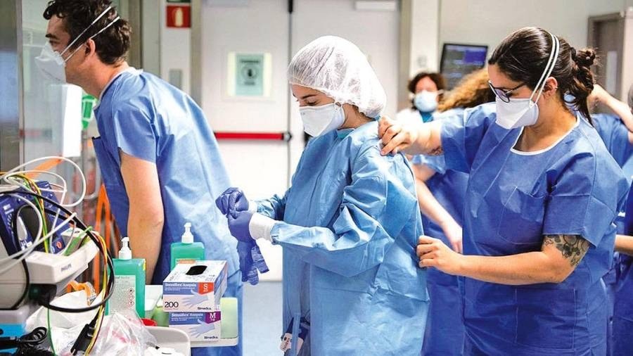 Personal de enfermería y medicina con inadecuadas condiciones laborales