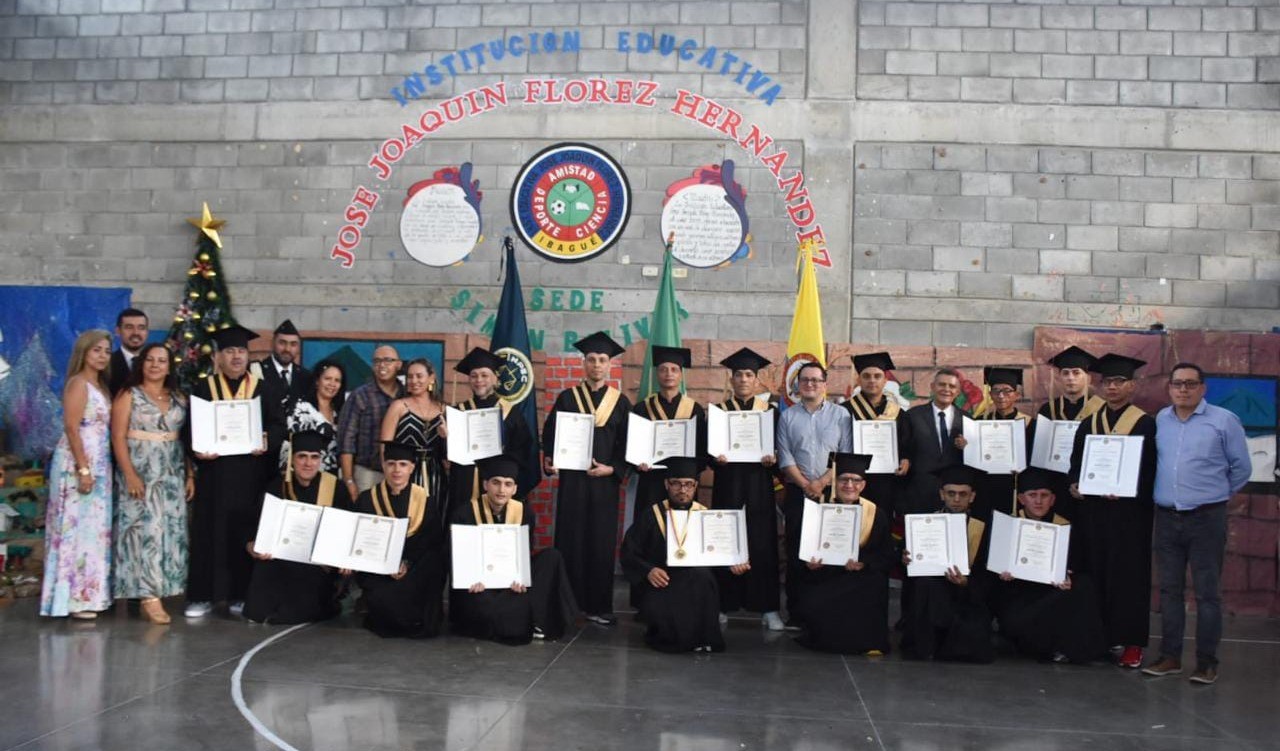Personas privadas de la libertad se graduaron como bachilleres en la cárcel de Picaleña