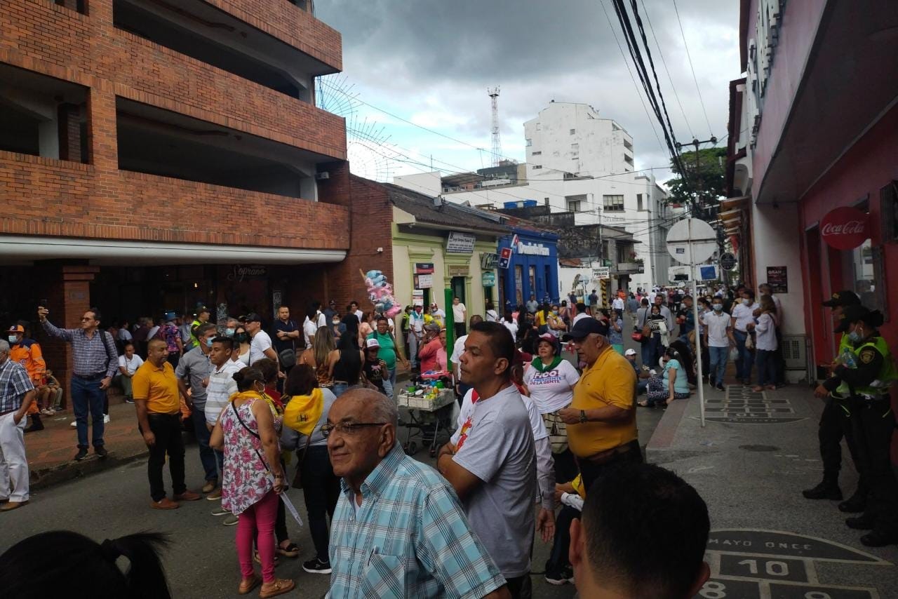 Pese al apoyo del barretismo y uribismo, 'Fico' no pudo llenar evento en Ibagué