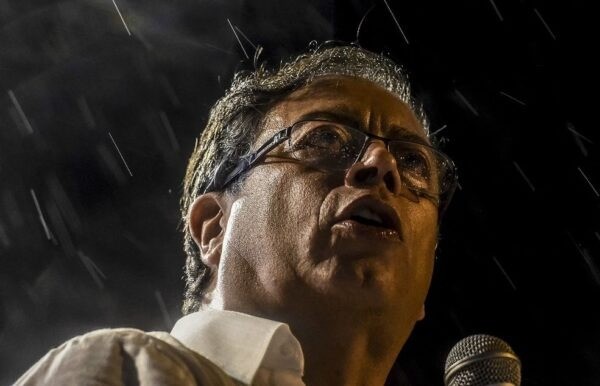 Petro alerta sobre posible suspensión de las elecciones
