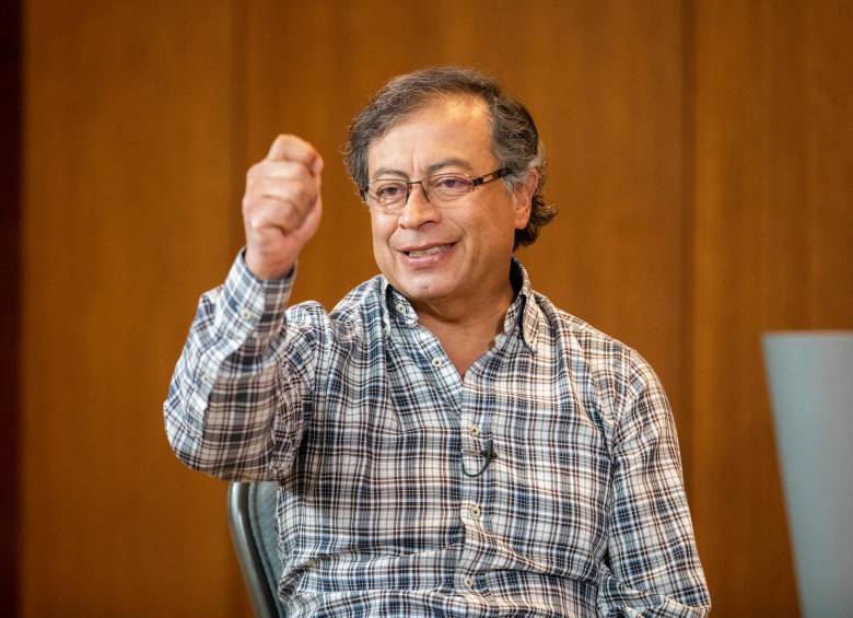 Petro propone acabar con el servicio militar obligatorio