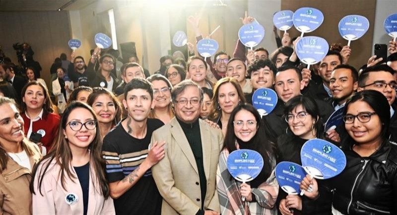 Exalcalde de Cali defiende propuesta de presidente Petro